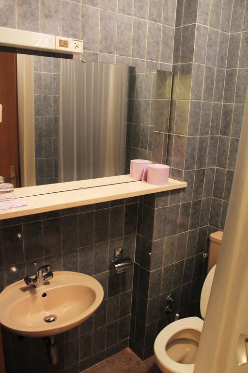 Apartments And Rooms Villa Mir ซาตอน ภายนอก รูปภาพ